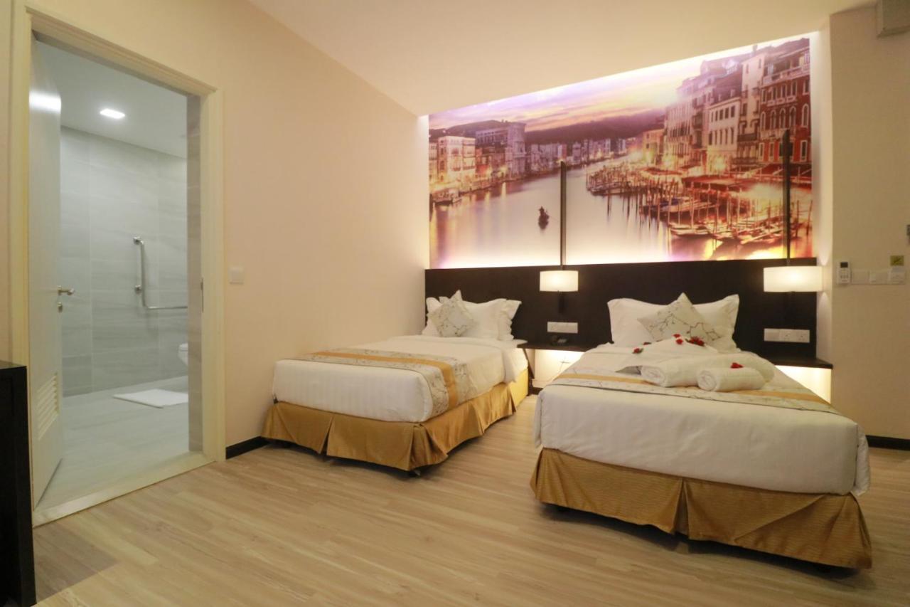 Amamas Boutique Hotel Kuching Exterior photo