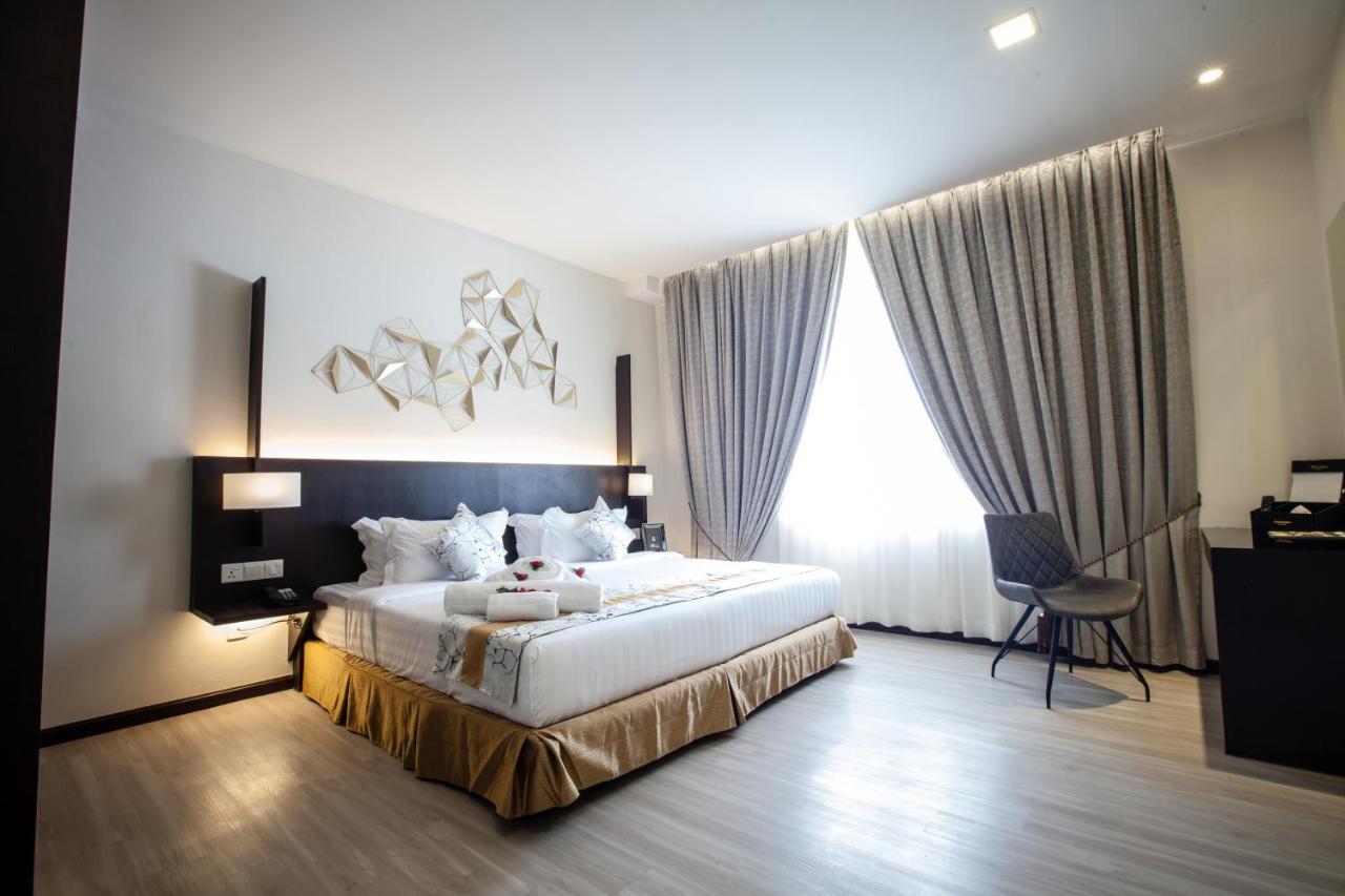 Amamas Boutique Hotel Kuching Exterior photo
