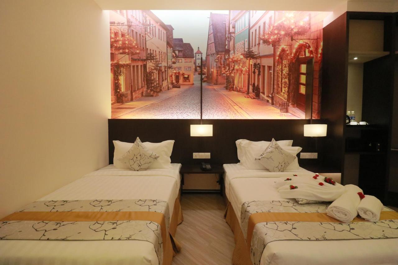 Amamas Boutique Hotel Kuching Exterior photo